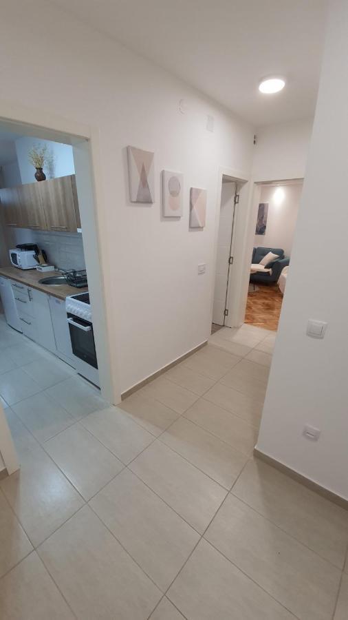 Apartman 8 Vrdnik Eksteriør billede